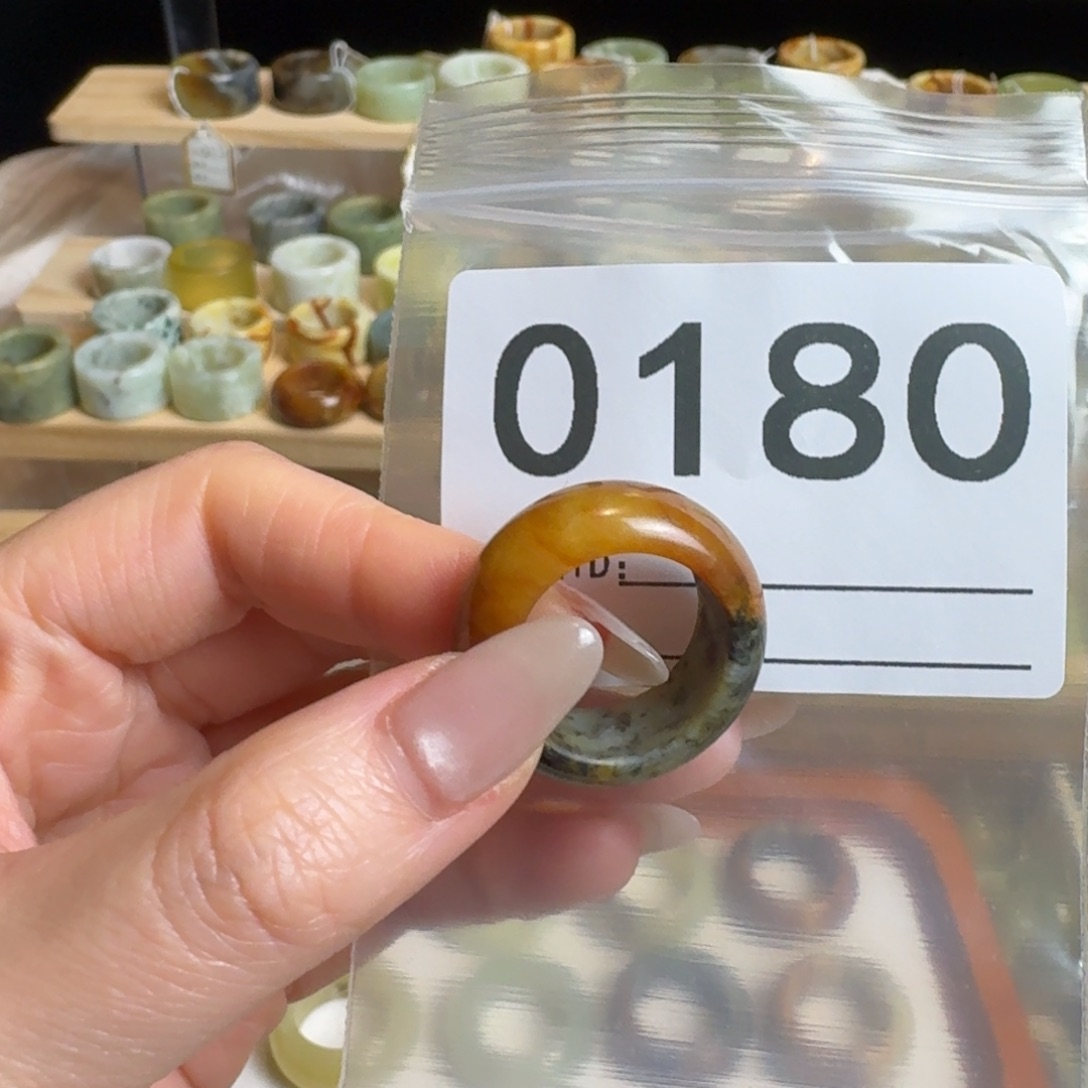 海***明蛇纹石玉未镶嵌戒指