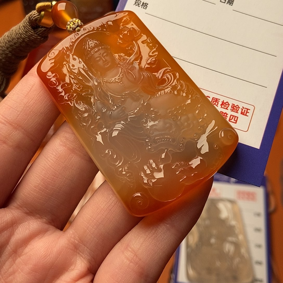 玛瑙/玉髓未镶嵌颈饰狮**意