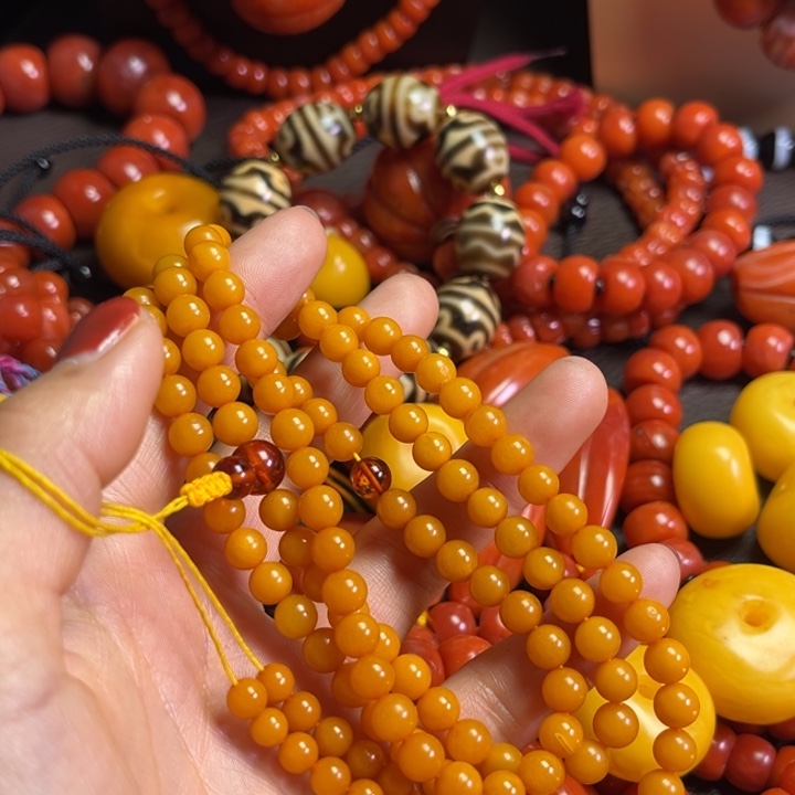 颈饰琉璃童**画琉璃……….