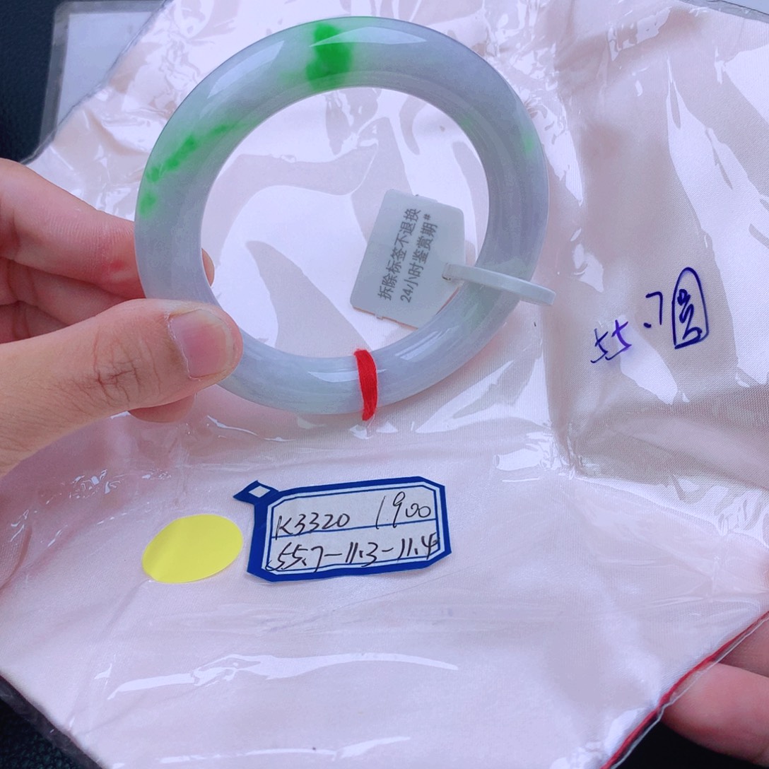 翡翠手镯未镶嵌我