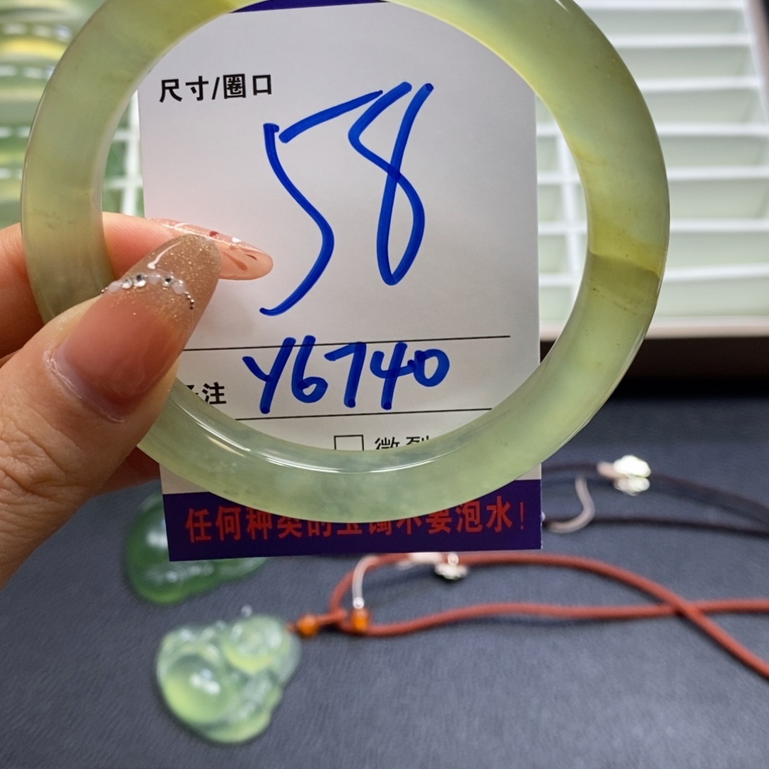 蛇纹石玉手镯未镶嵌