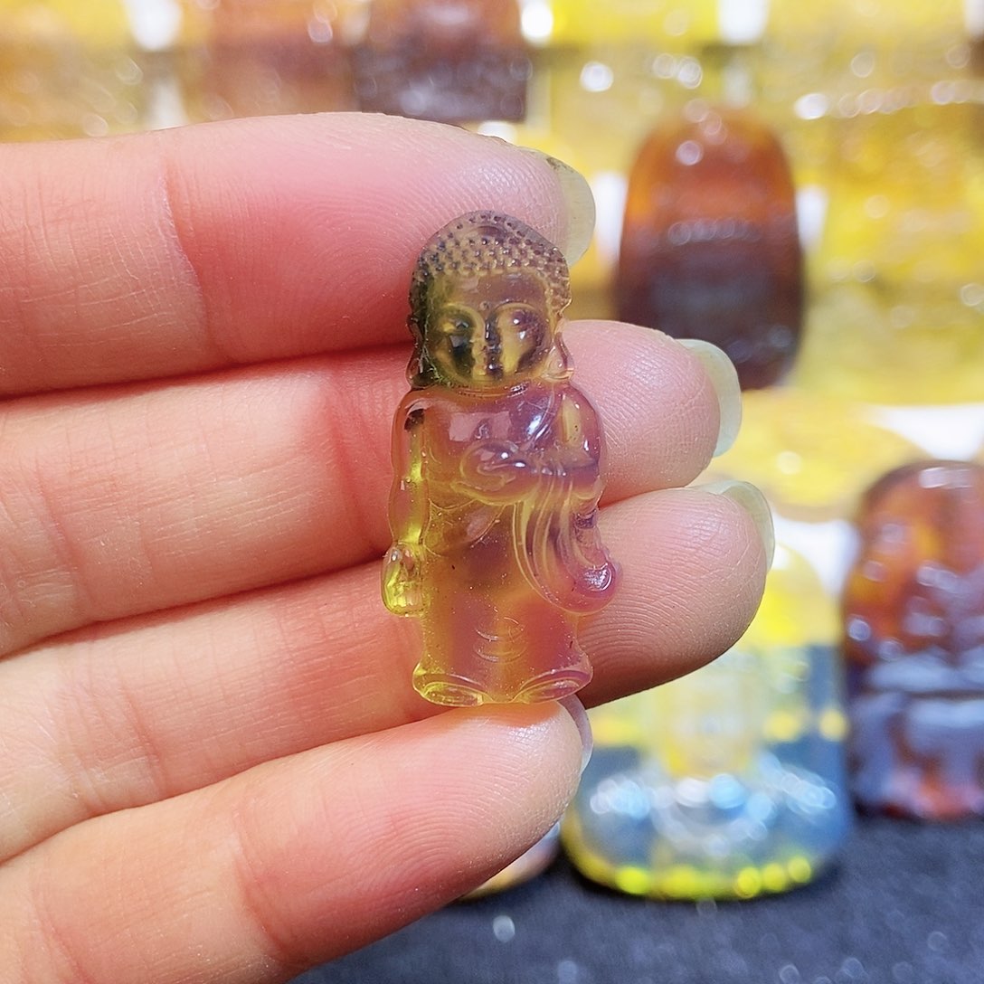 琥珀颈饰未镶嵌佛