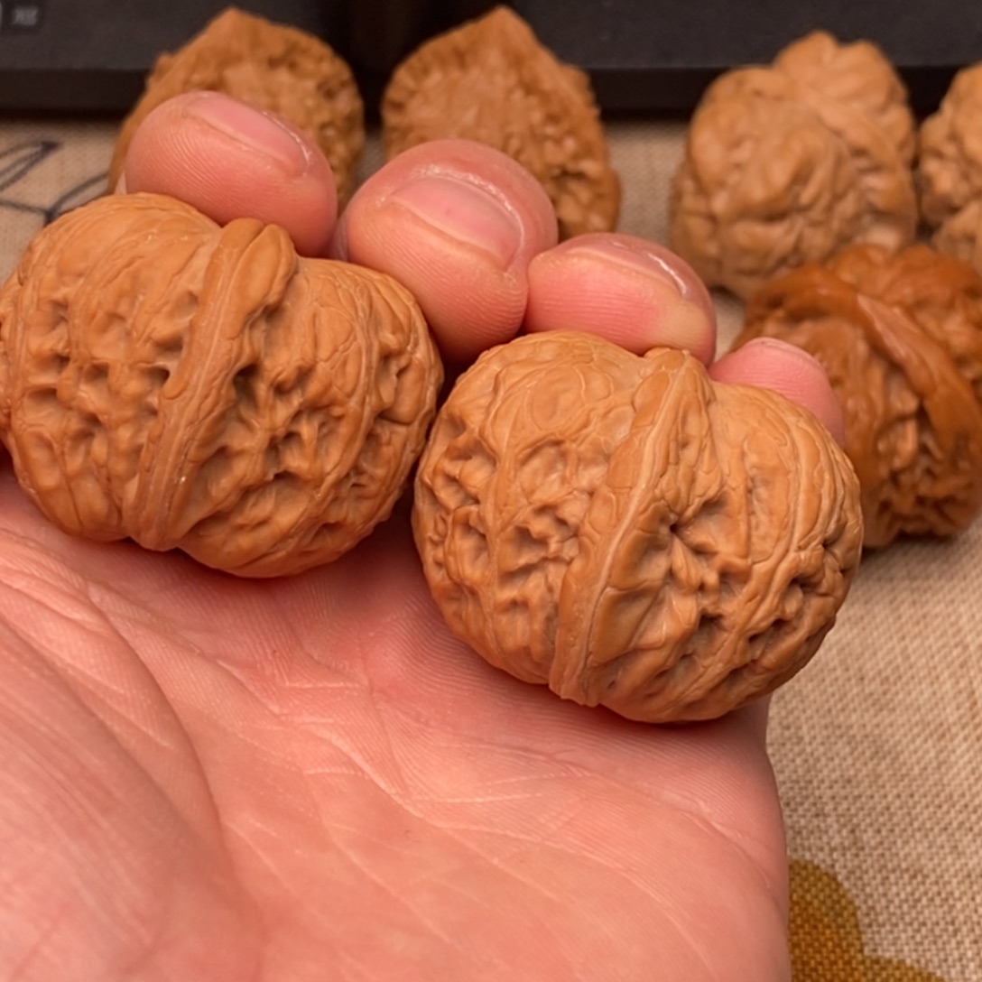 强***8文玩核桃把件40元宝