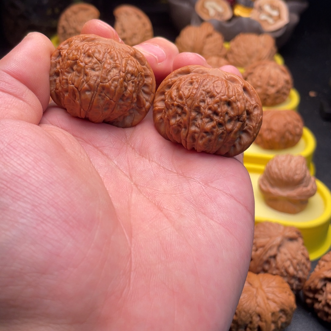 文玩核桃吊坠血麒麟41