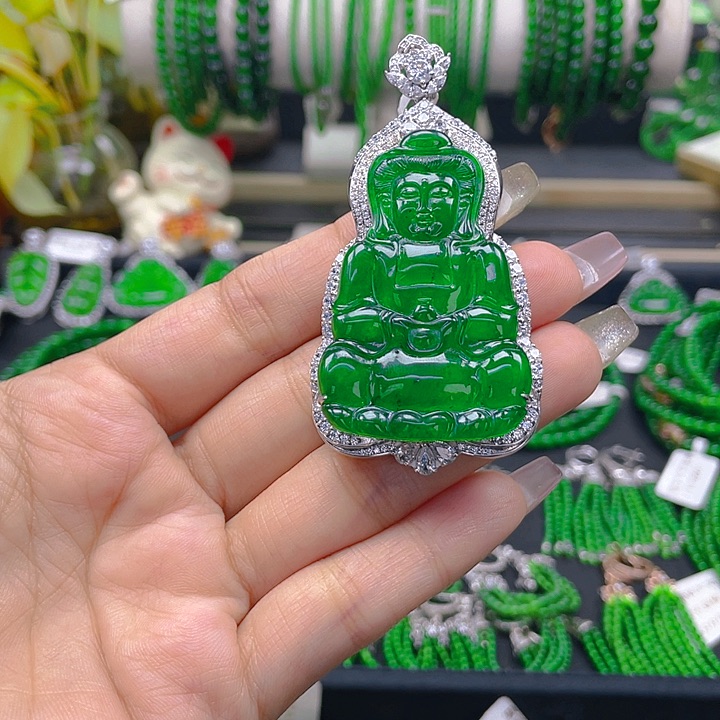 翡翠颈饰未镶嵌大观音