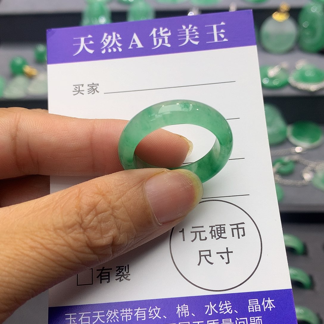 石英质玉（非洲翠）吊坠未镶嵌