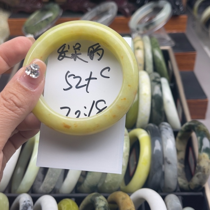 发***子蛇纹石玉未镶嵌手镯