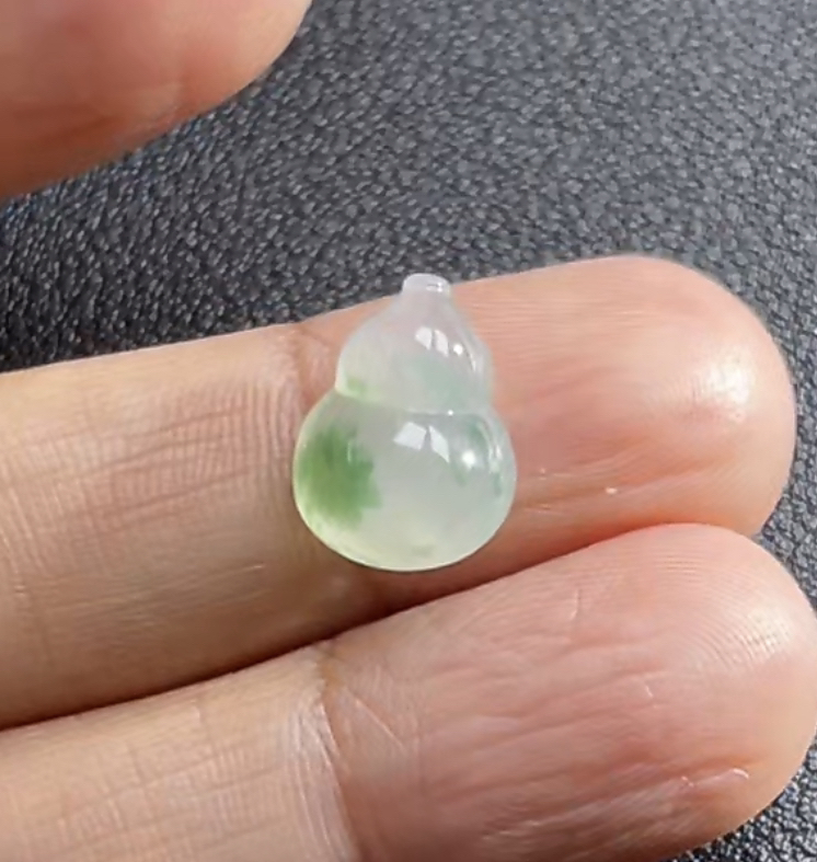 天然缅甸翡翠a货冰飘绿花葫芦