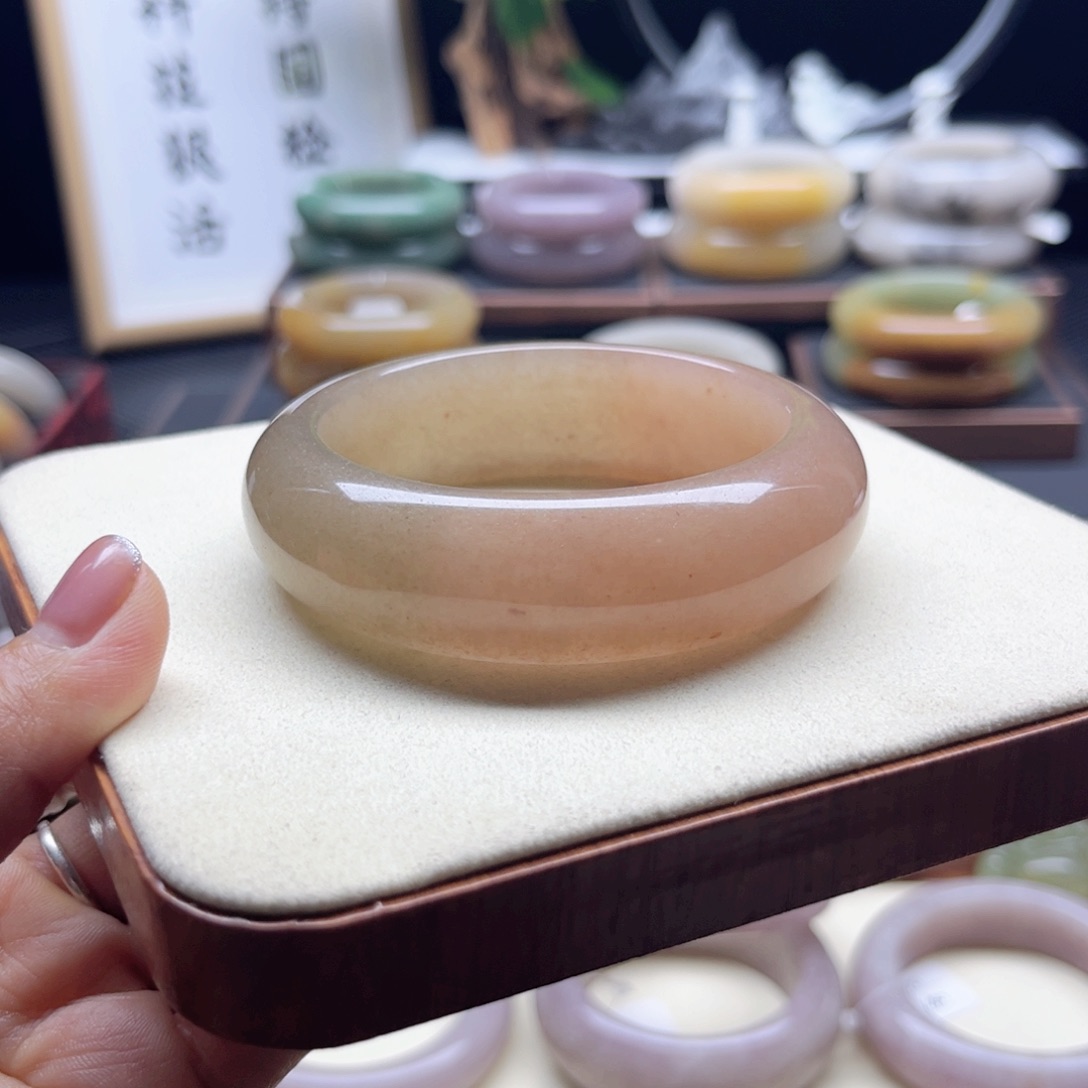 未镶嵌手镯石英质玉