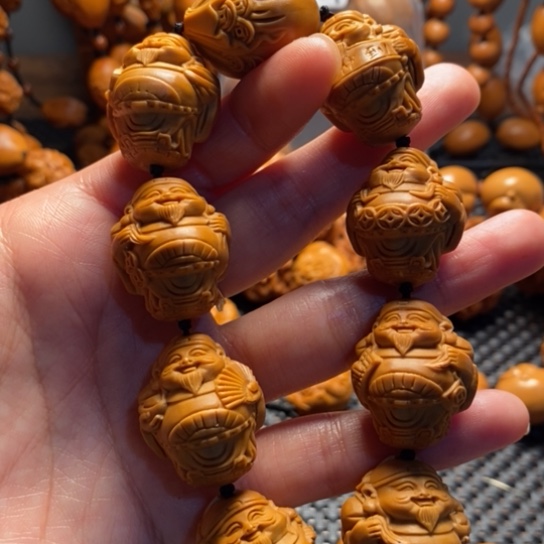 橄榄核吊坠站立财神