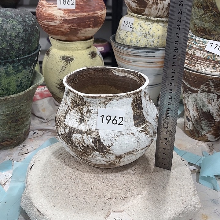 摆件高16，口12，无孔1962