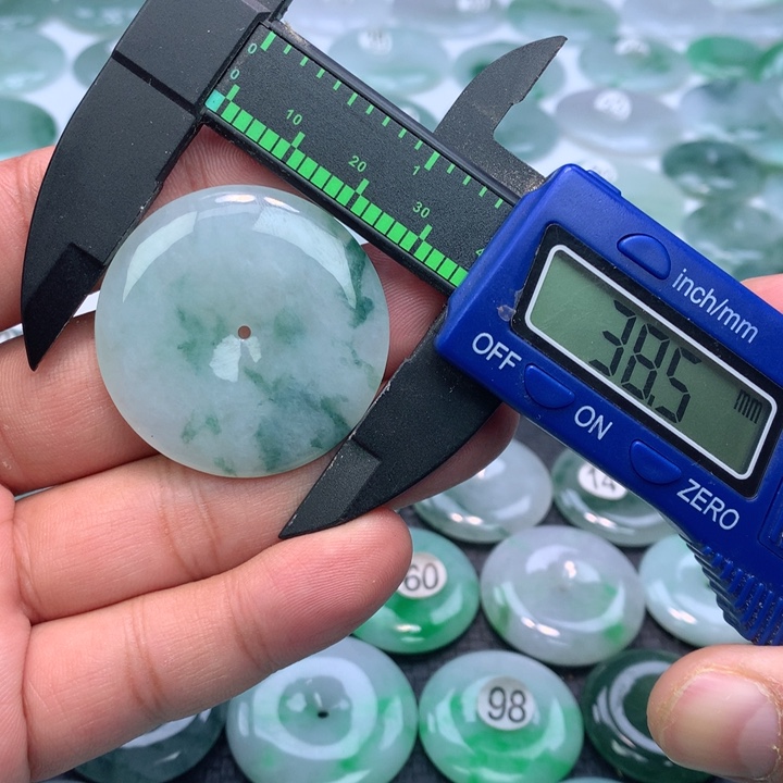 翡翠颈饰未镶嵌缅甸天然A货翡翠