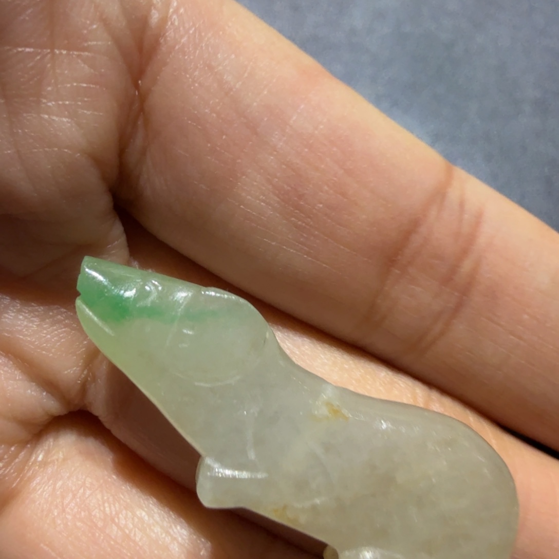 翡翠未镶嵌颈饰冰绿小兽