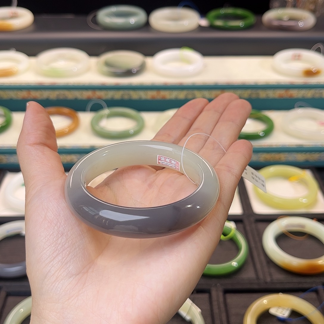 和田玉手镯未镶嵌桃***妈 烟紫半山水