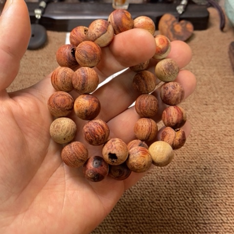 藤类A75降真香1.5圆珠彩虹油瑕疵珠发其一