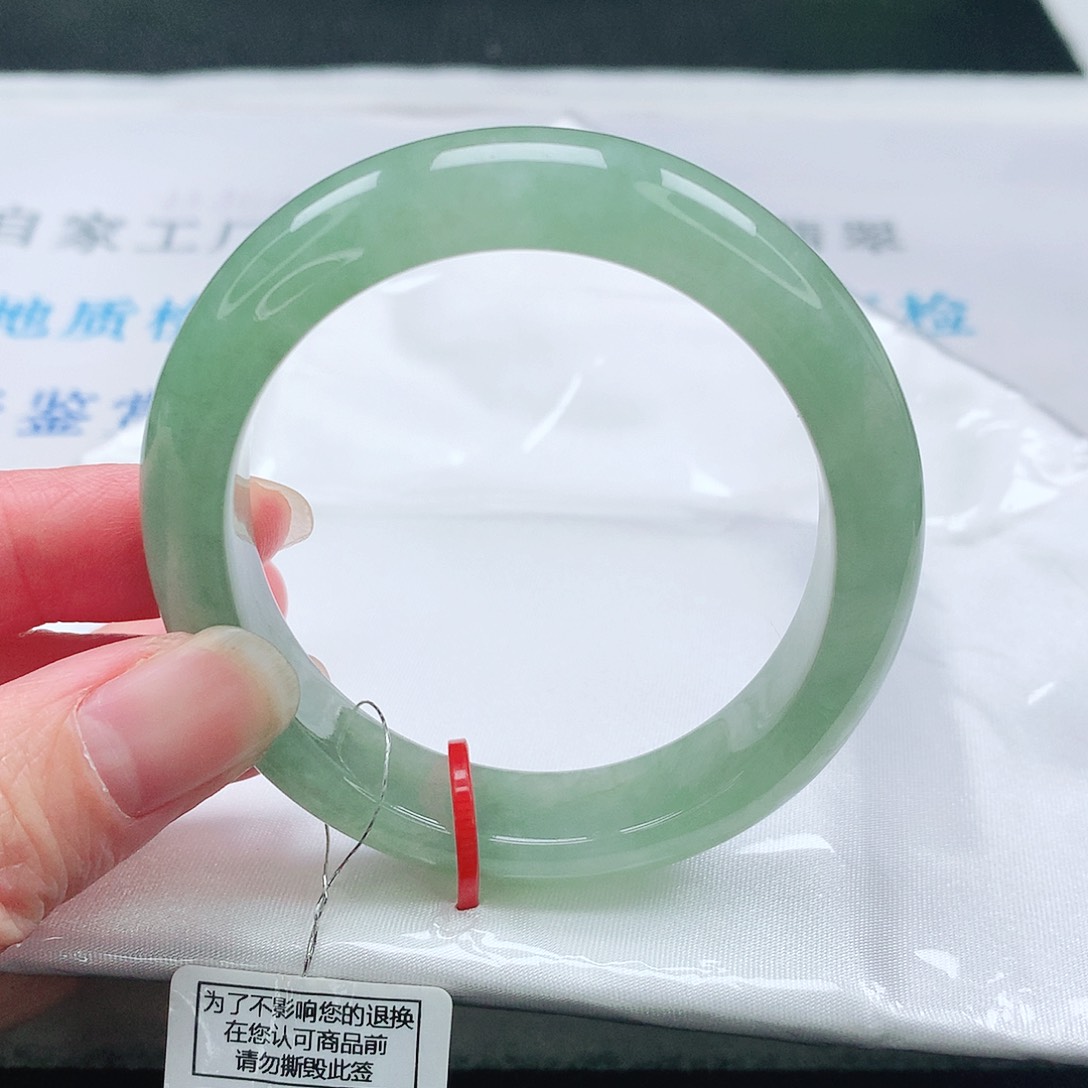 翡翠手镯（贵妃镯）未镶嵌54贵妃