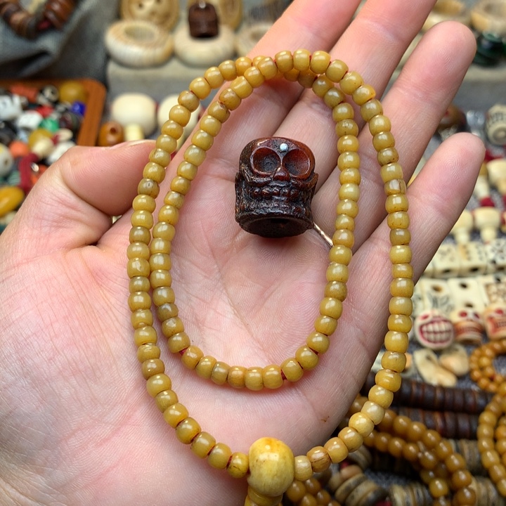 木乐**传佛珠的形状与一般