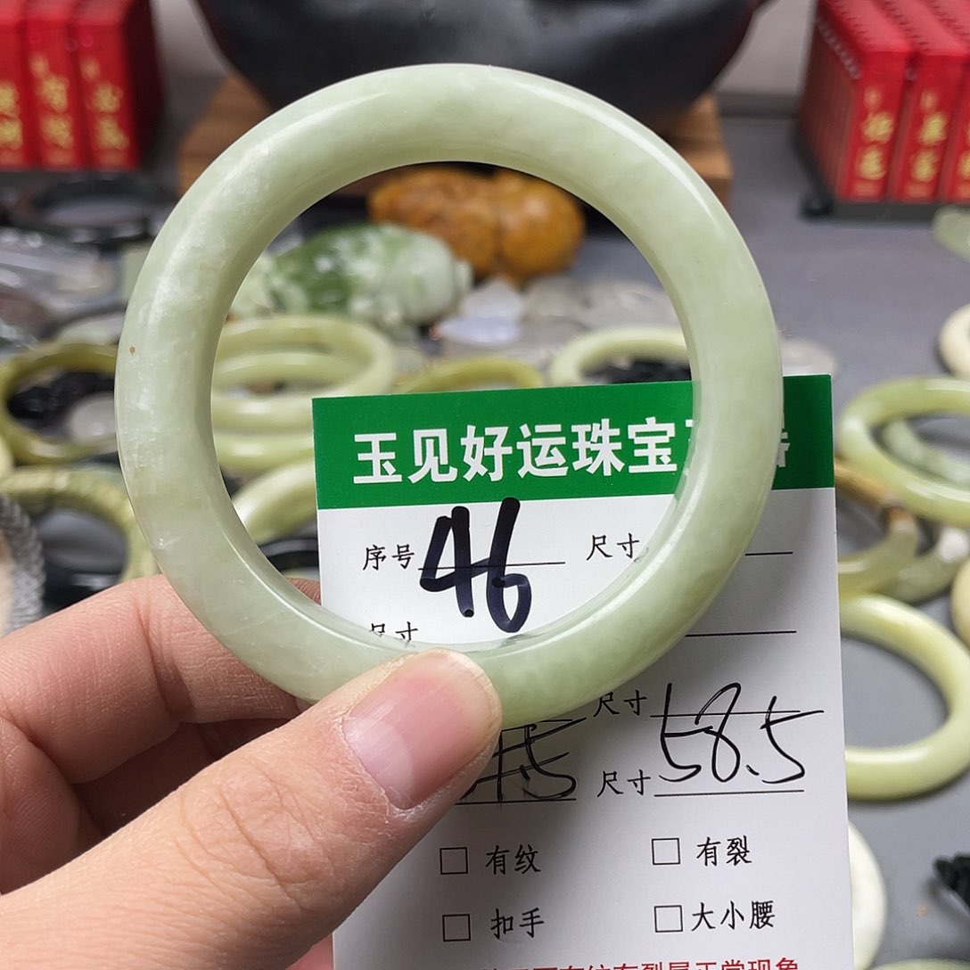 蛇纹石玉手镯未镶嵌