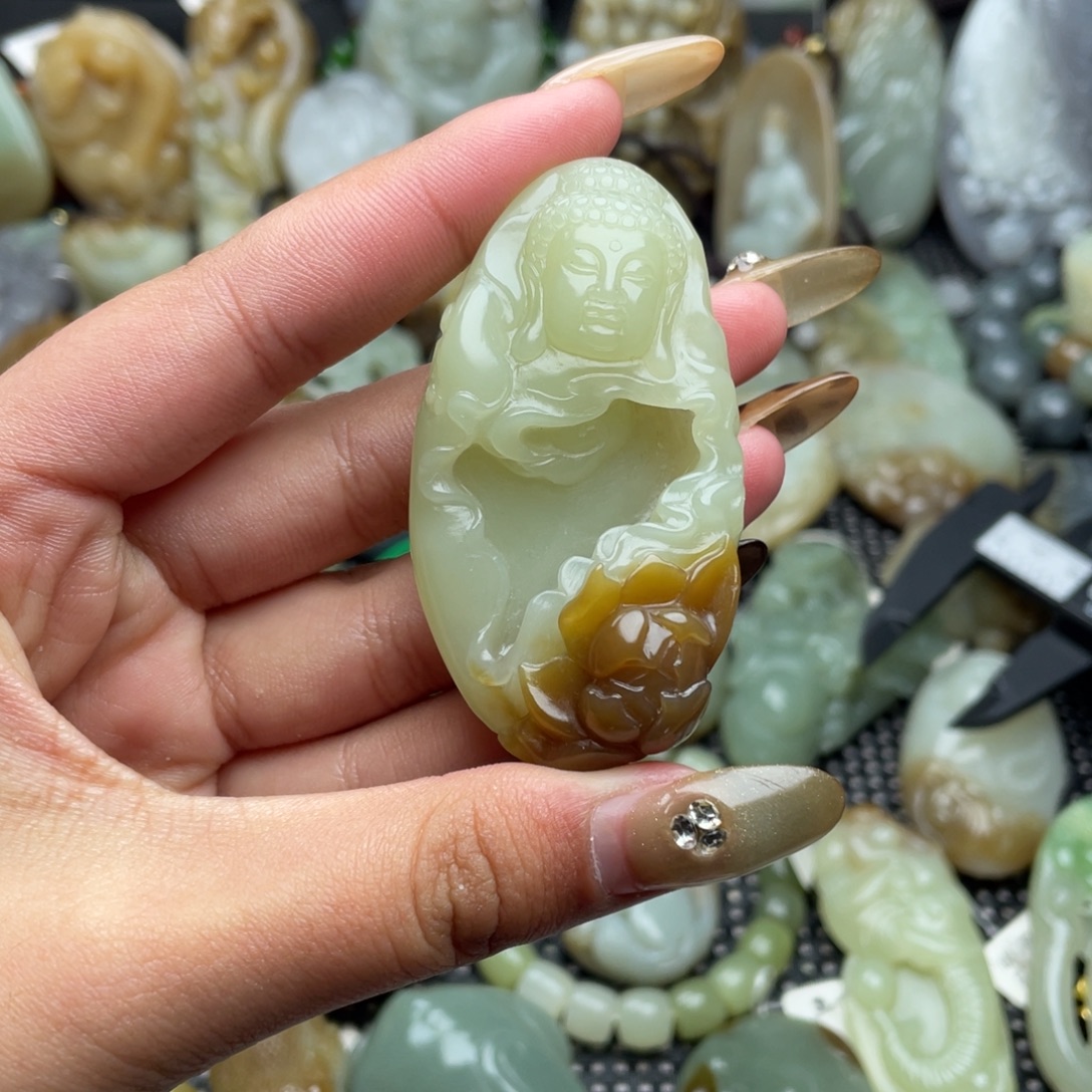 和田玉未镶嵌颈饰