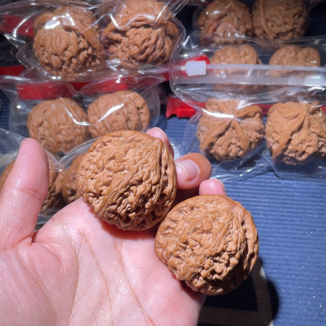 M***n文玩核桃吊坠龙脊43