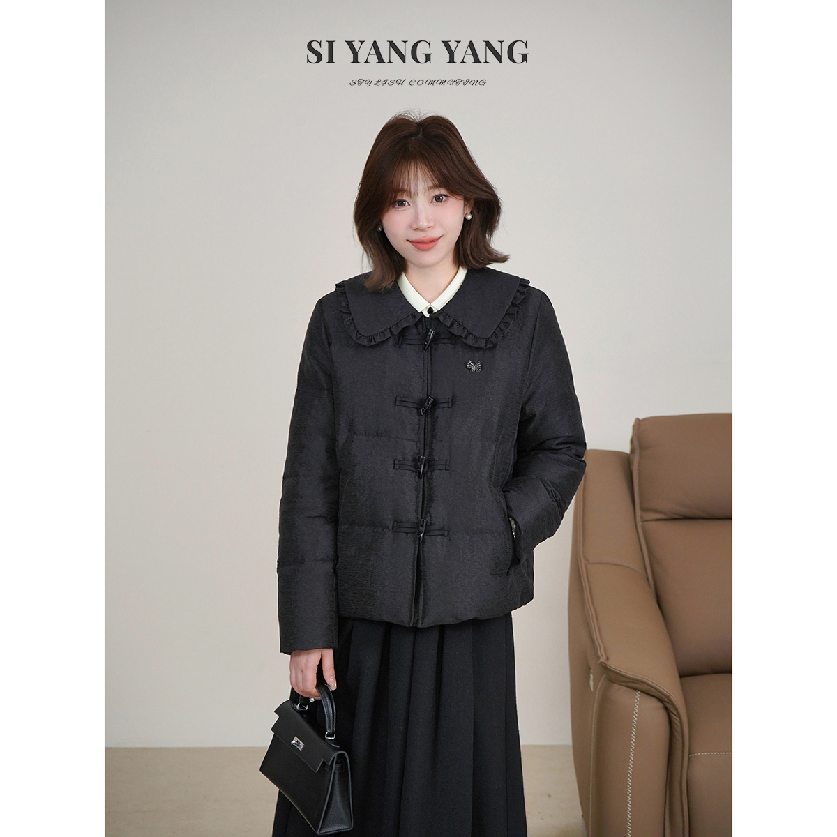 斯洋洋SIYANG冬季女装保暖翻领百搭通勤黑色羽绒服YR511A074SYY