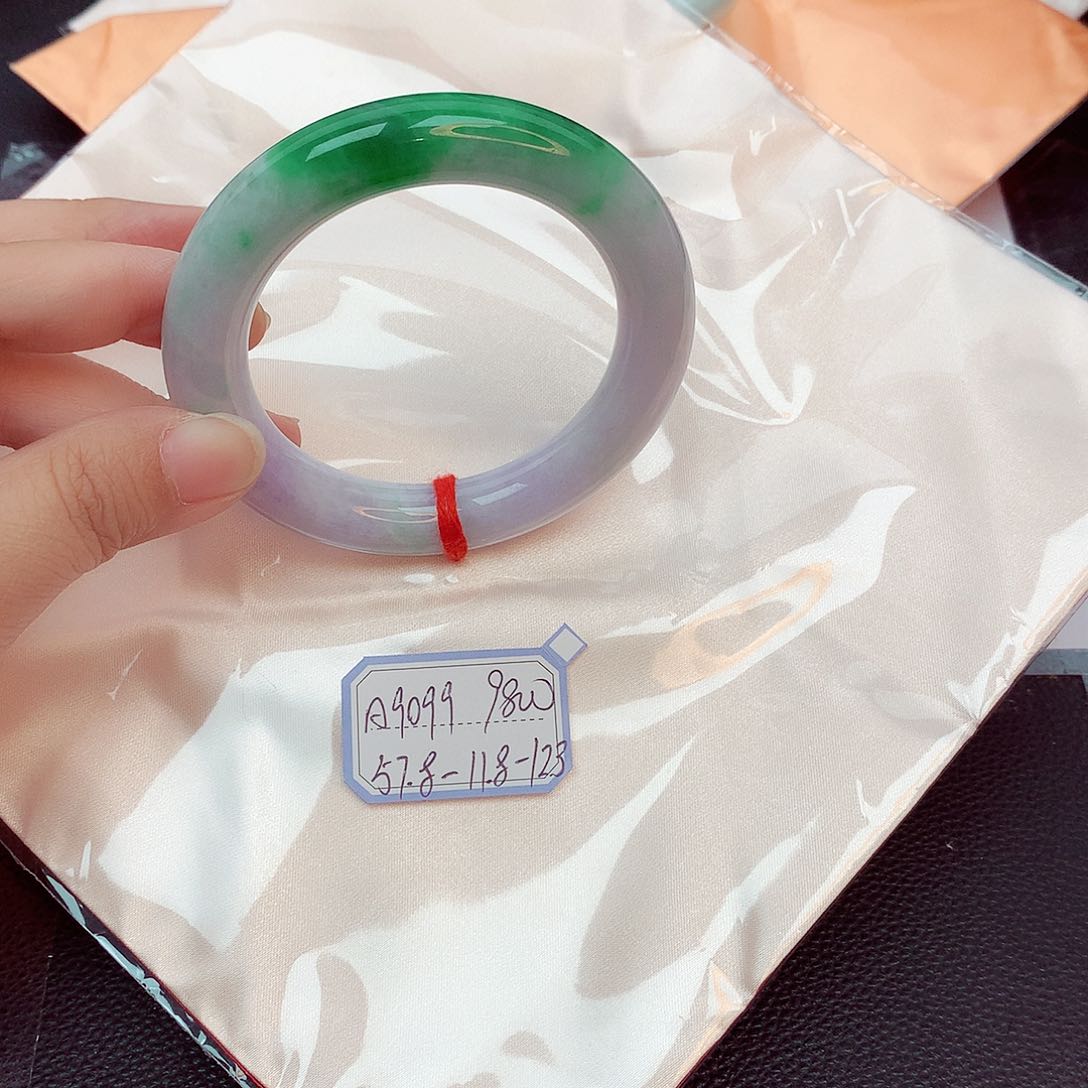 翡翠未镶嵌手镯交****店缅甸翡翠