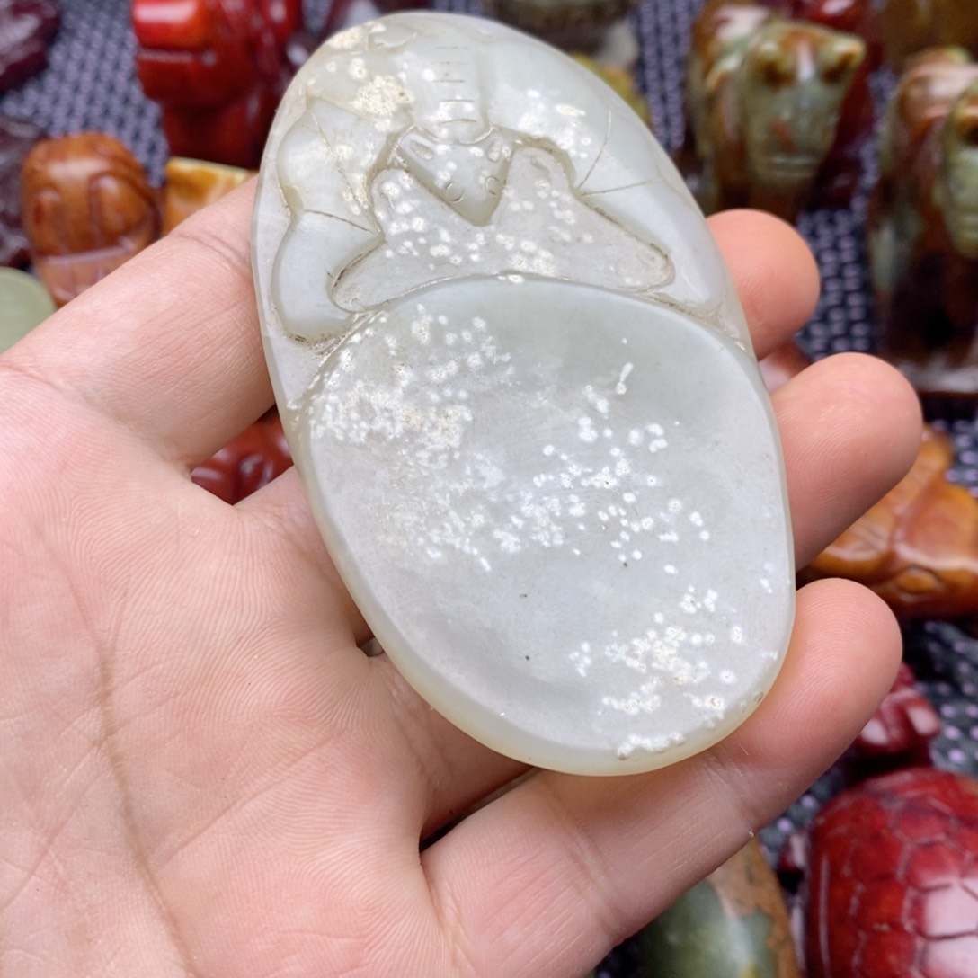 蛇纹石玉颈饰未镶嵌