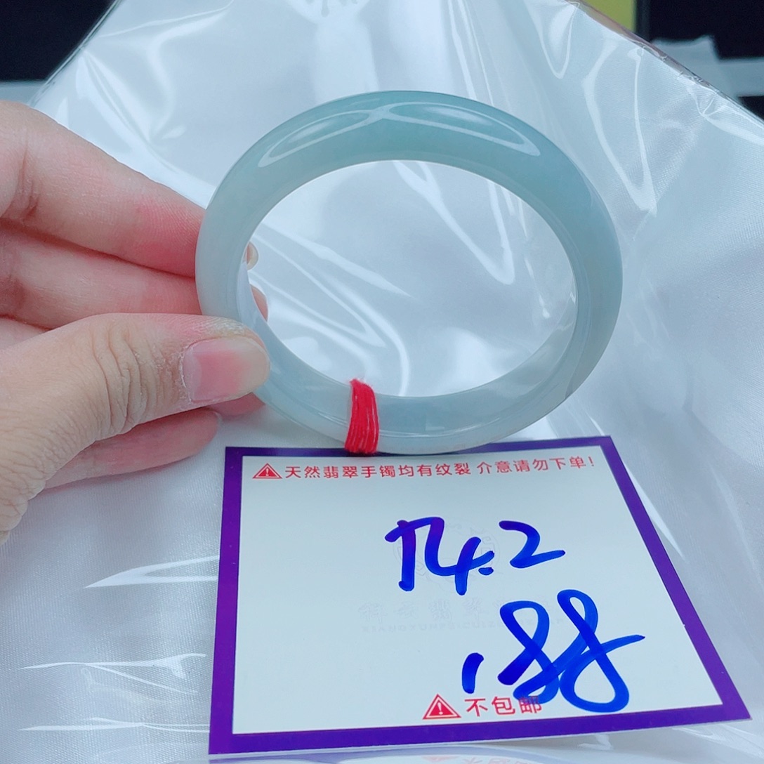 翡翠手镯未镶嵌翡翠