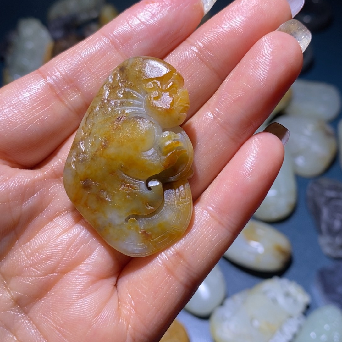 用***5和田玉未镶嵌颈饰