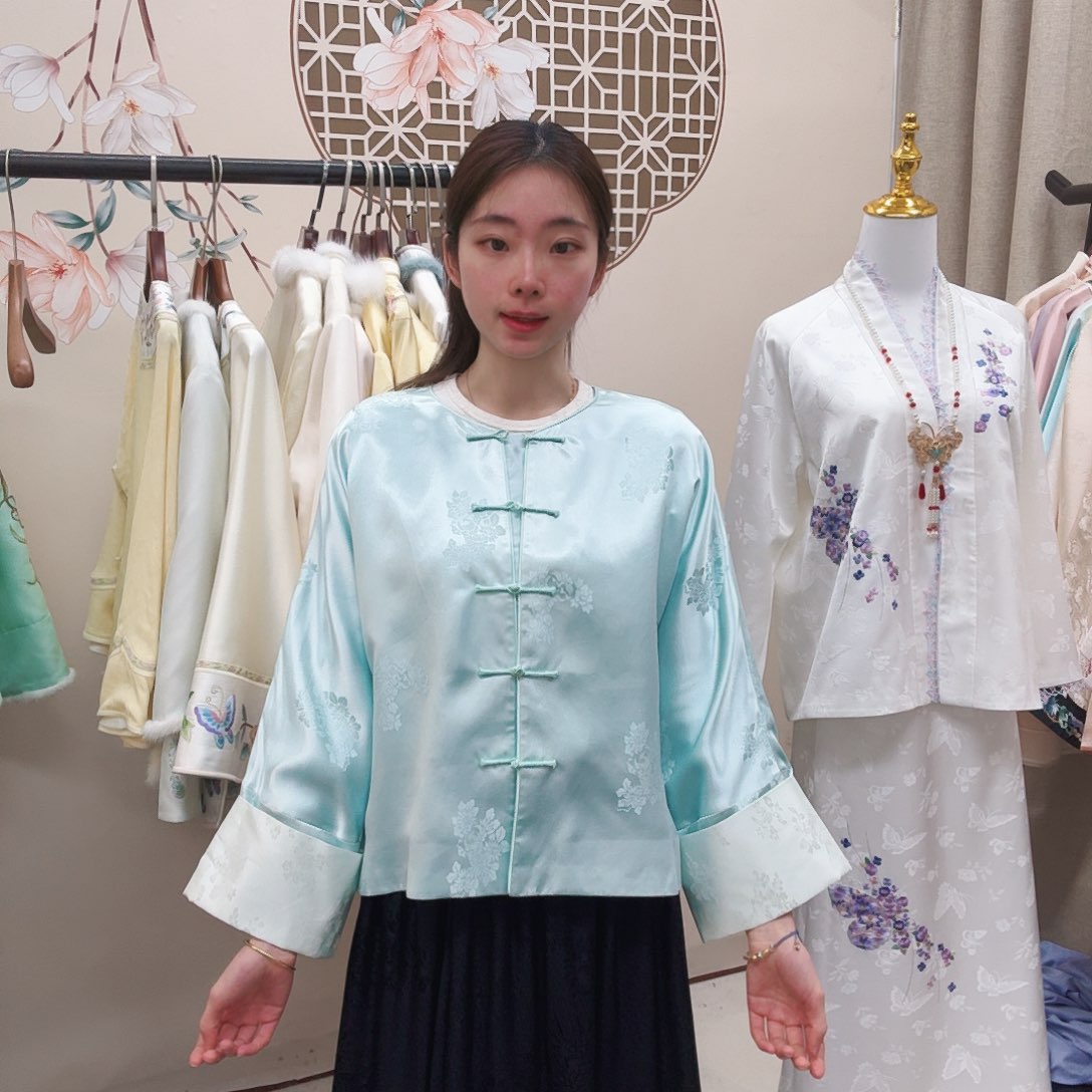 刺绣真丝水蓝色 上衣