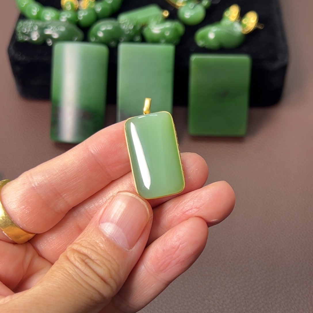 和田玉颈饰18K金镶嵌