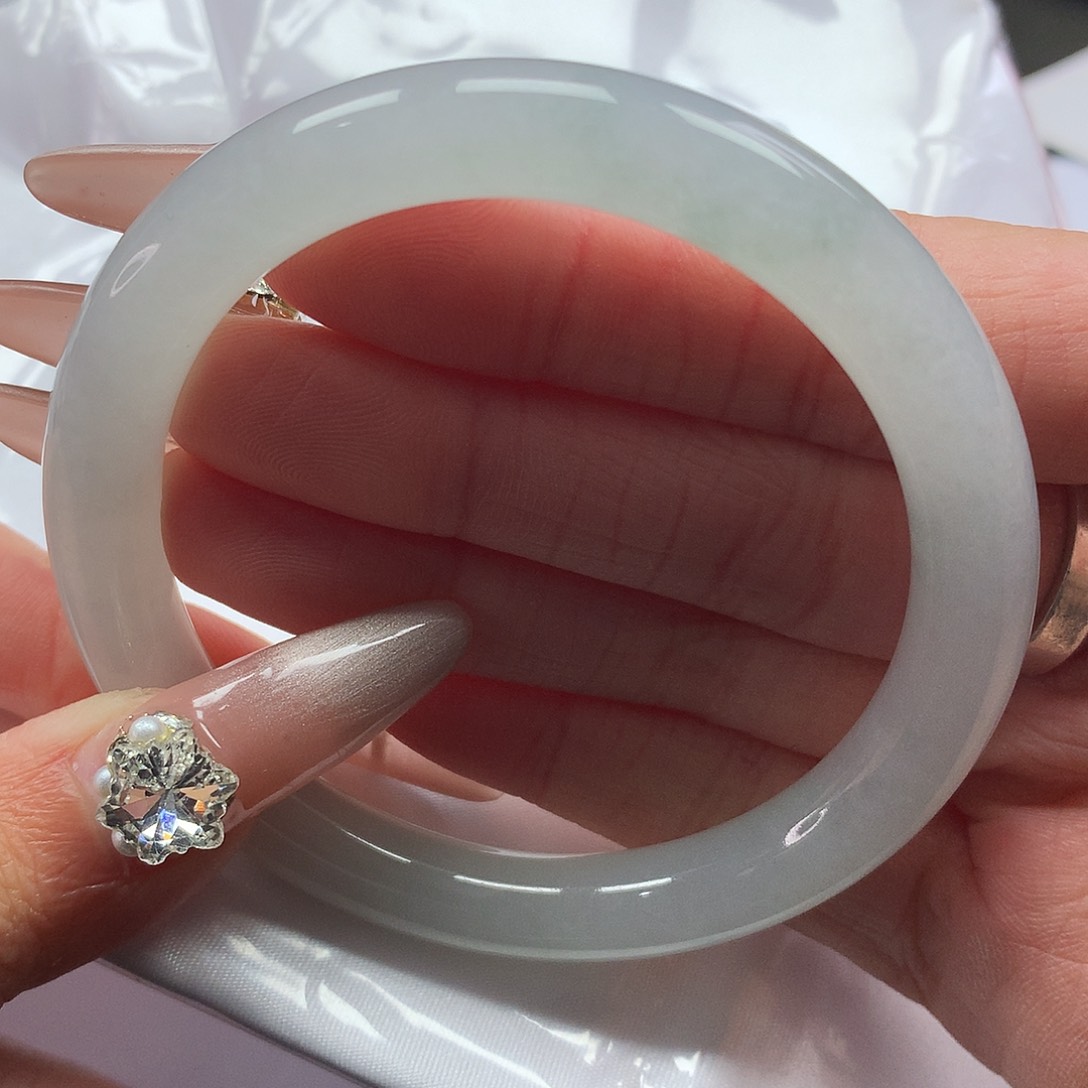 翡翠手镯未镶嵌54圈