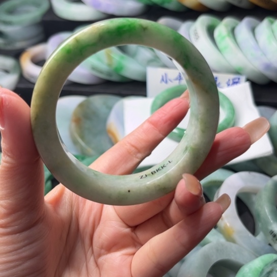定制翡翠未镶嵌翡翠手镯