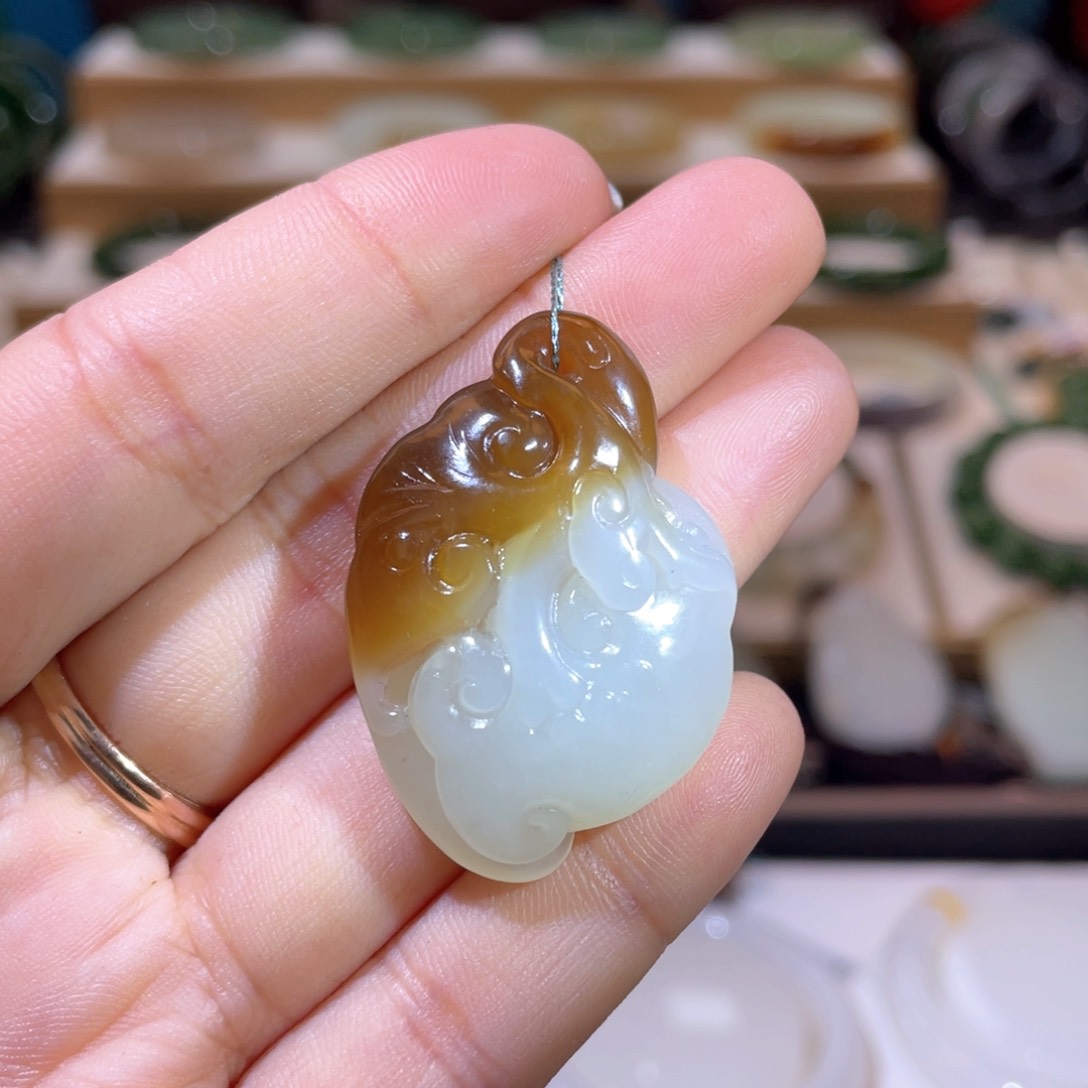 和田玉高品糖玉如意吊坠未镶嵌