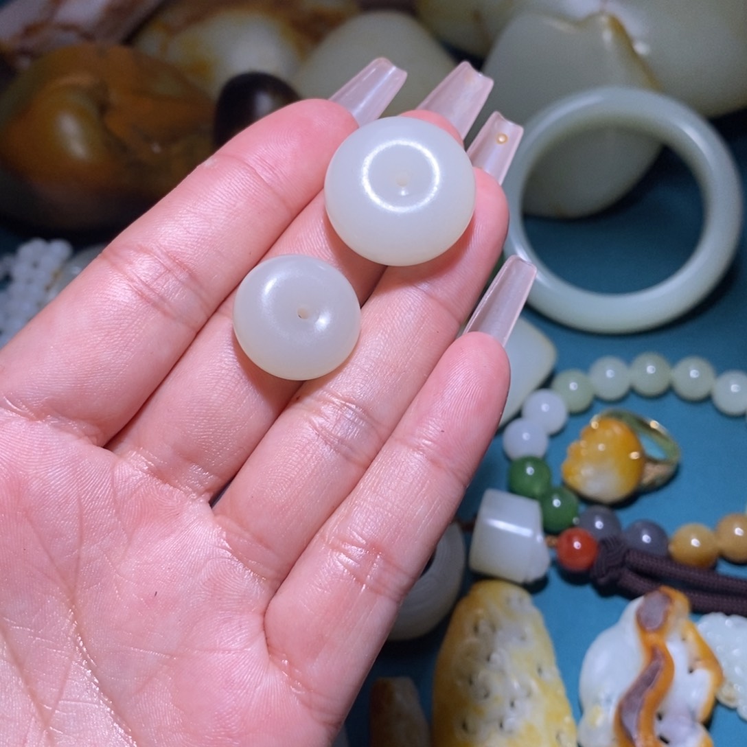 和田玉未镶嵌挂件猜*透