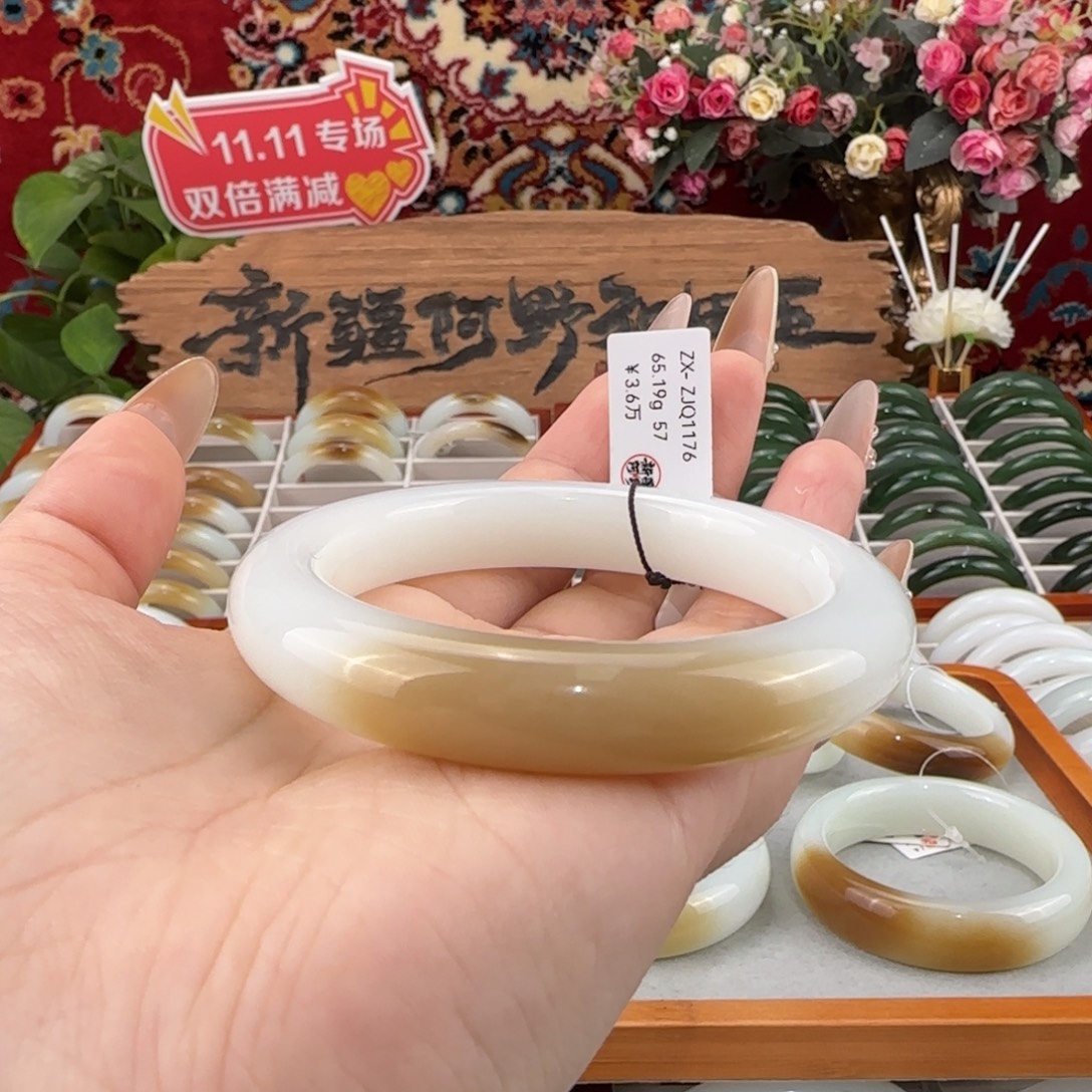 和田玉（糖玉）未镶嵌手镯天然糖白玉洒金糖手镯