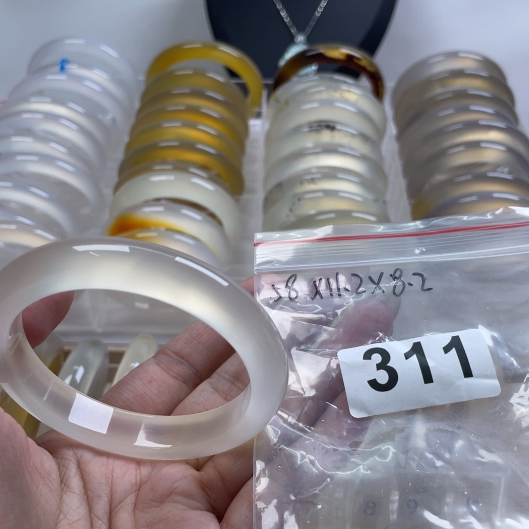 手镯玛瑙/玉髓未镶嵌哈*