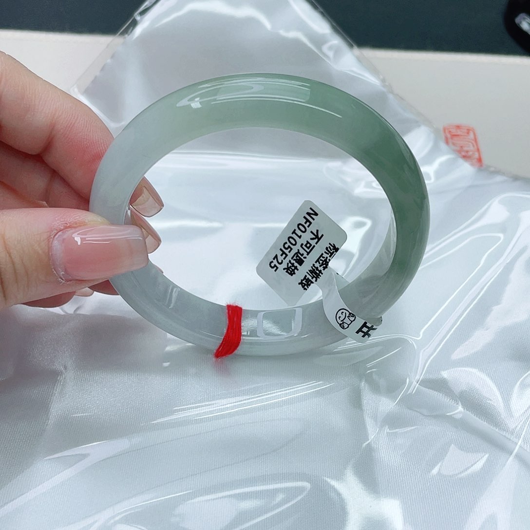 翡翠手镯未镶嵌正59