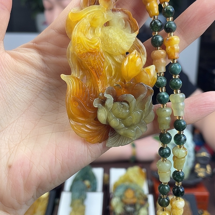 蛇纹石玉未镶嵌颈饰