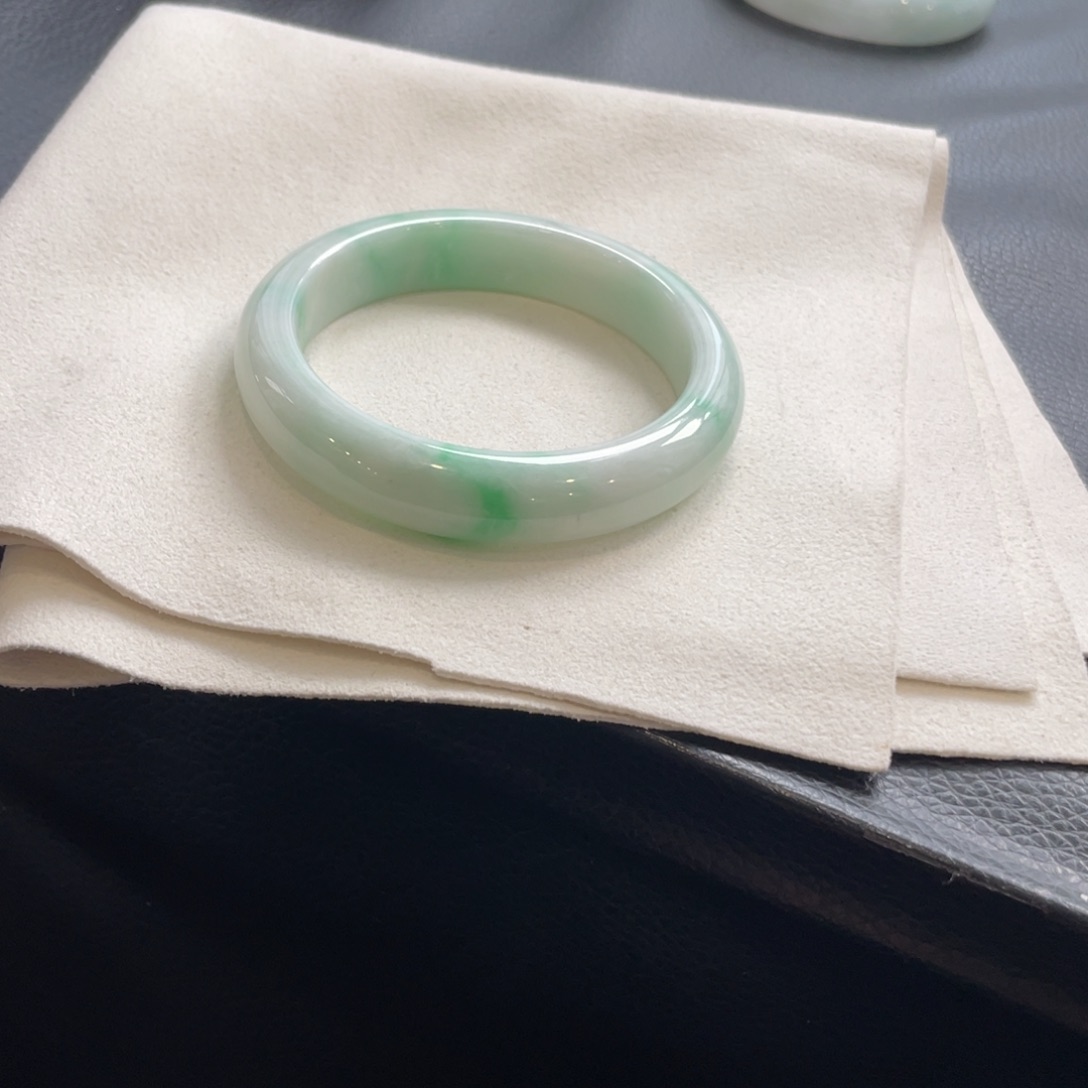 翡翠未镶嵌手镯纹裂56正圈