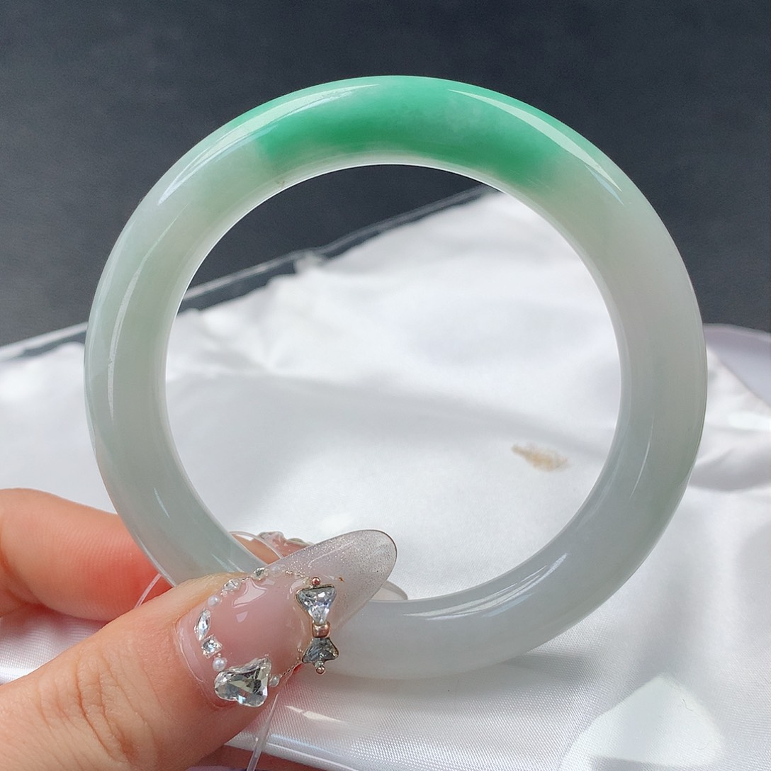 翡翠手镯未镶嵌28圆55