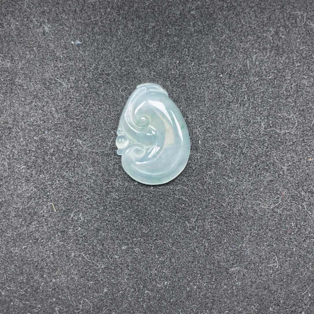 翡翠颈饰未镶嵌如意