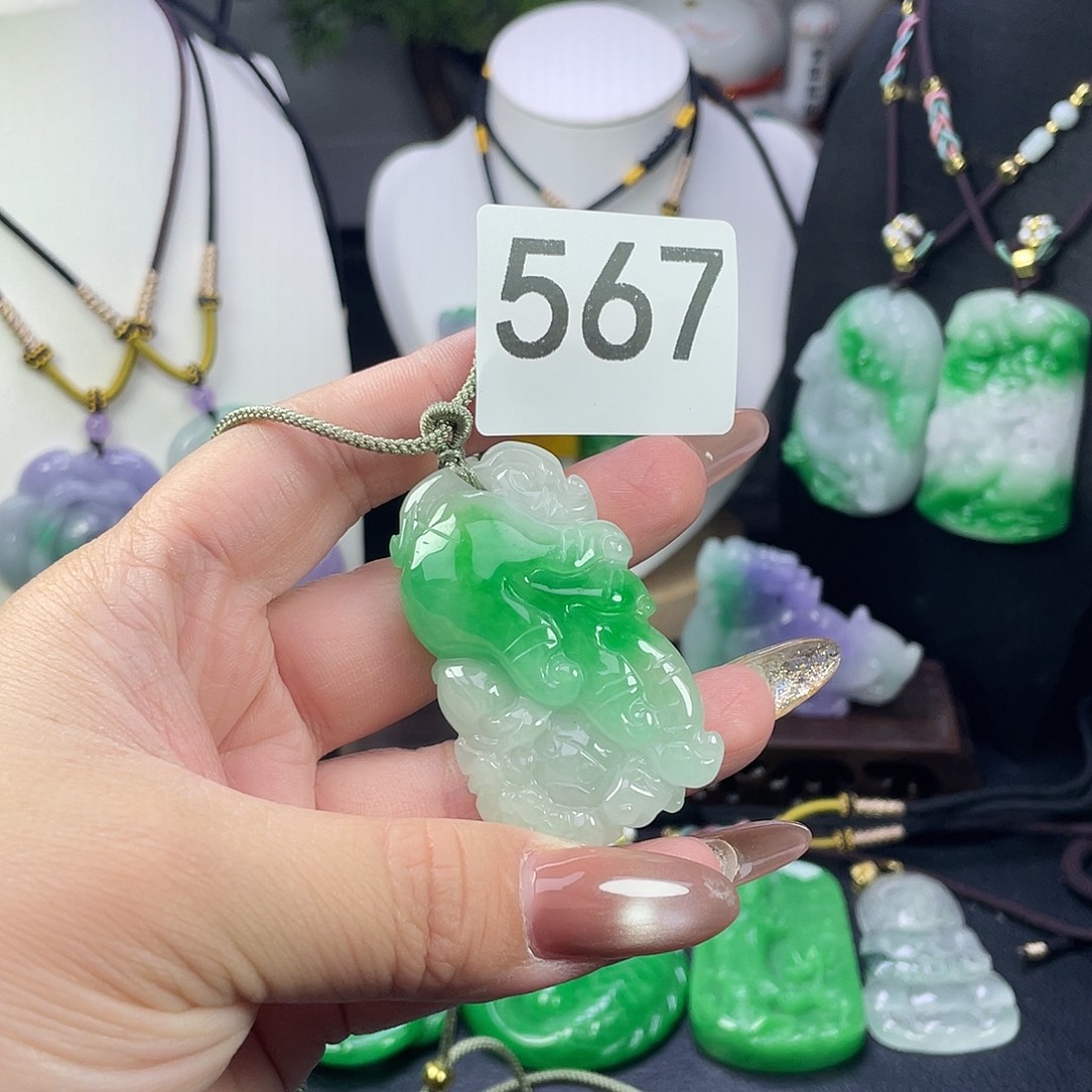 翡翠未镶嵌吊坠(赠链)