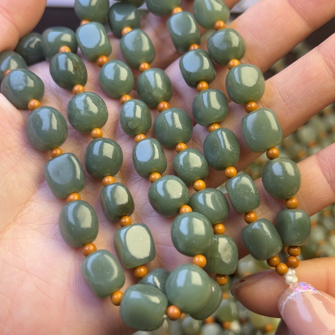 和田玉颈饰未镶嵌