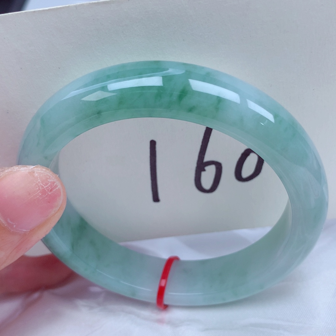 翡翠手镯未镶嵌翡翠