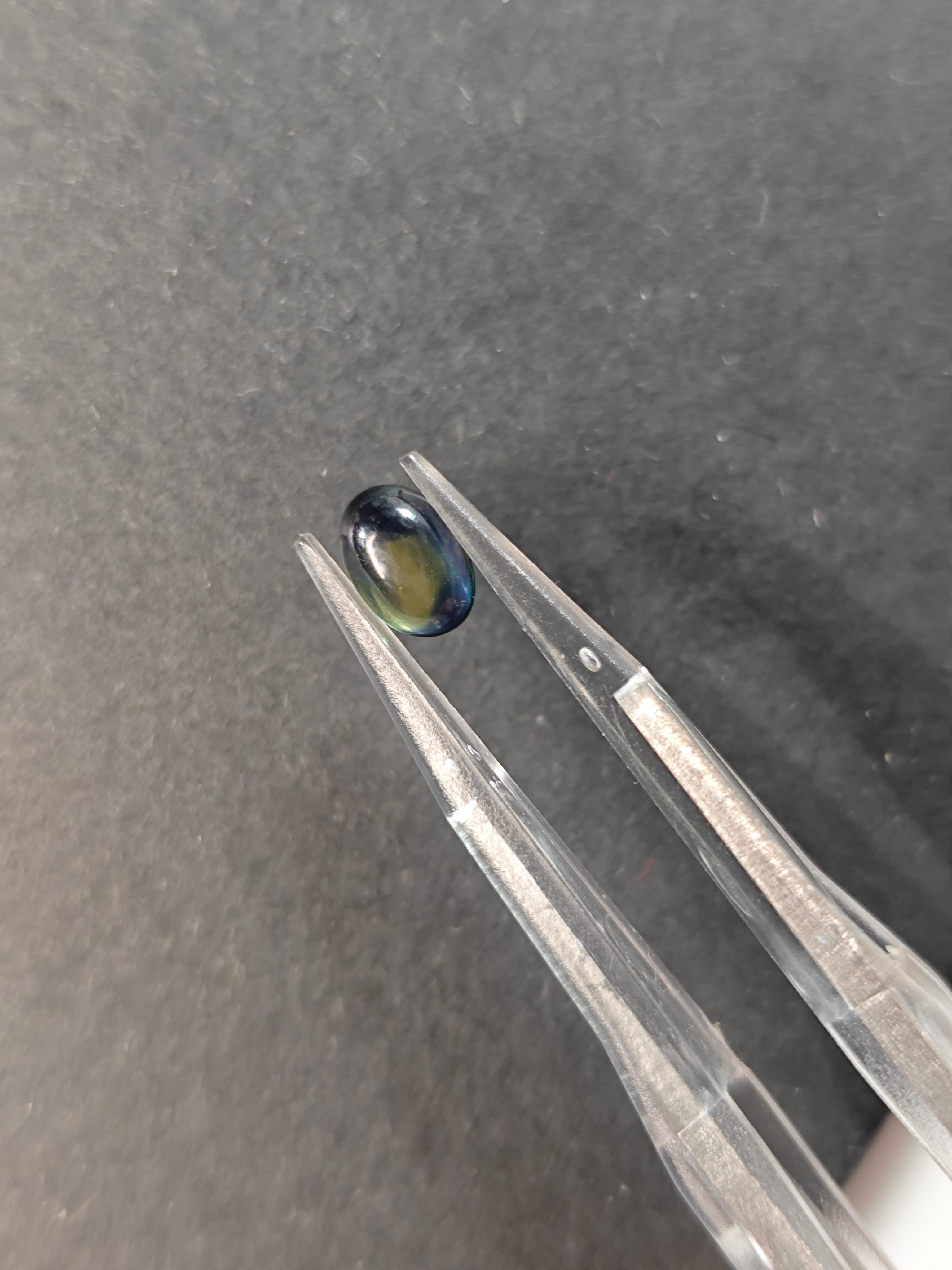 天然蓝宝石裸石一颗