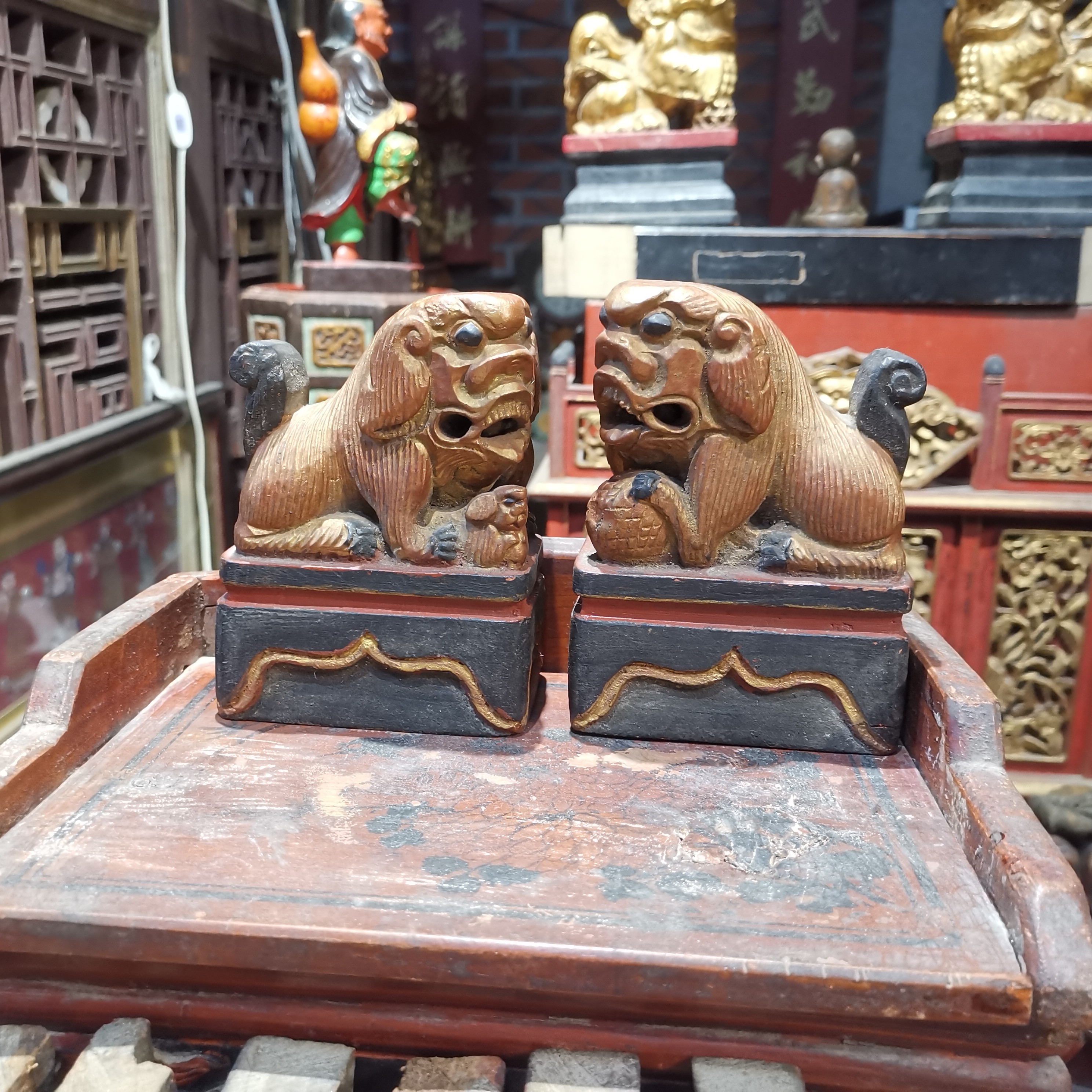 装修精美卧室木制手工狮子复古八卦家具老物件陶瓷描金花板工艺品