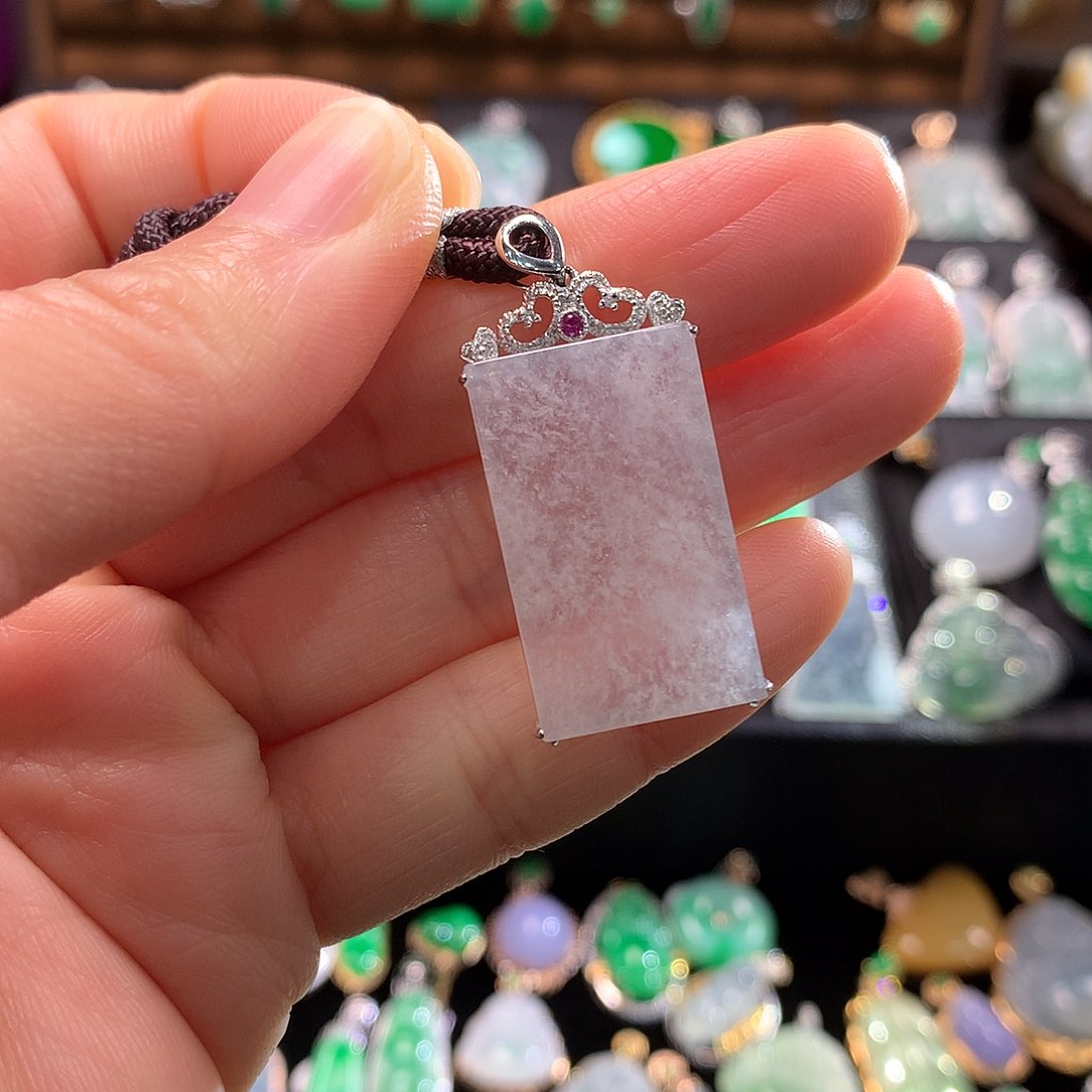 翡翠颈饰18K金镶嵌无事牌