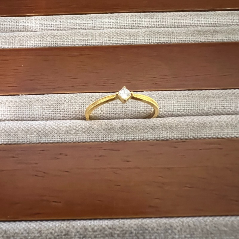 克重0.45 17号 白钻小方戒6D戒指 足金999