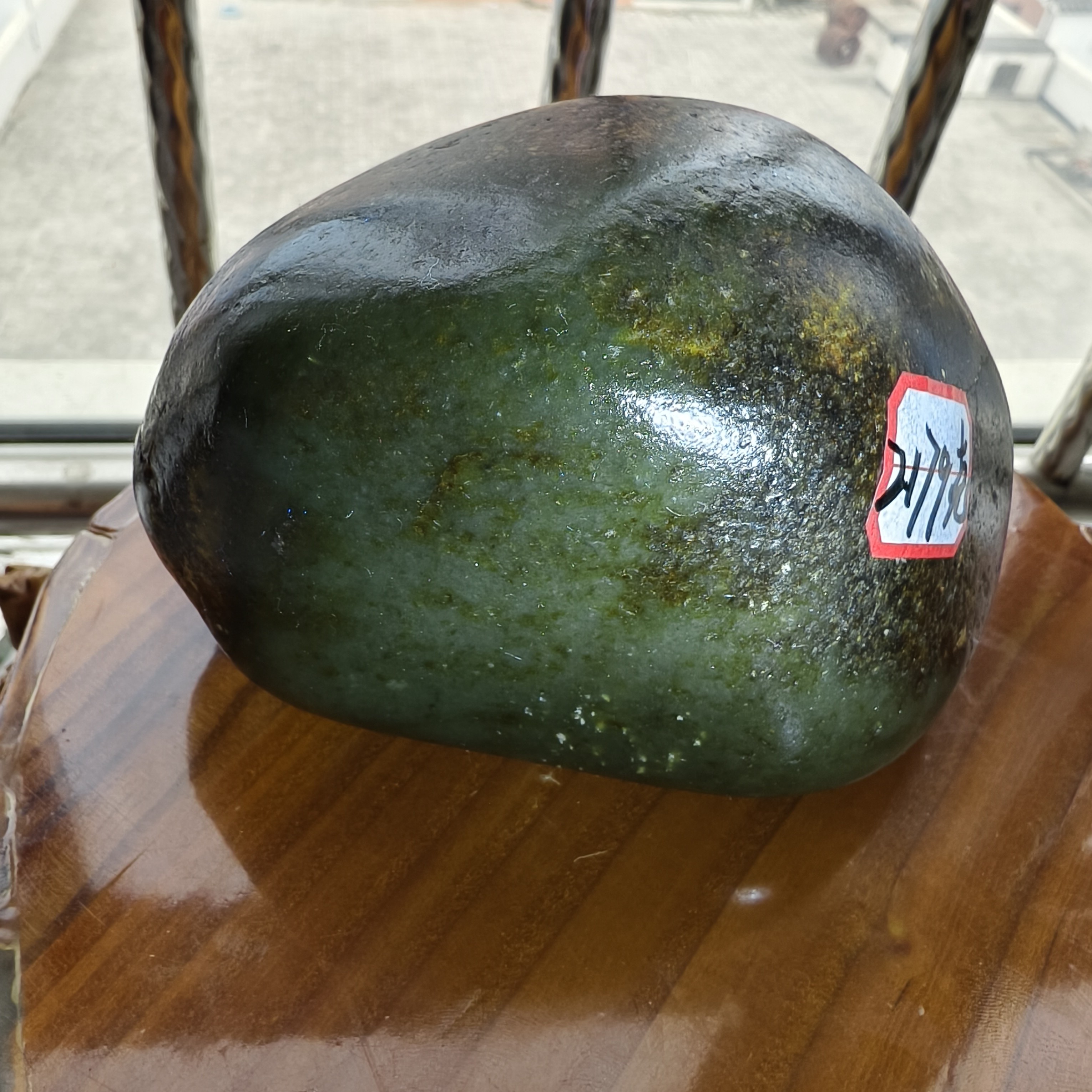 黑皮籽高品质玉石，新疆和田玉籽料原石客厅摆件，可加工，2179克